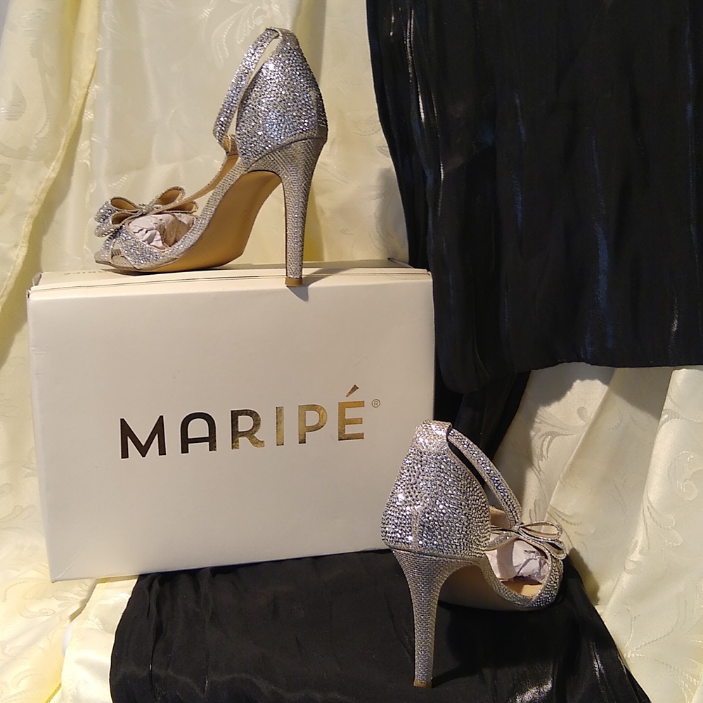 WS21- Women's (NEW) Silver Sequin Heels sz 9 medium - Picture 2 of 6